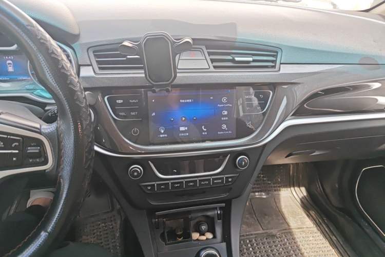Used Geely Auto Emgrand 2017 Hatchback RS Million Edition 1.5L Manual Upward Version Audio And AC Panel