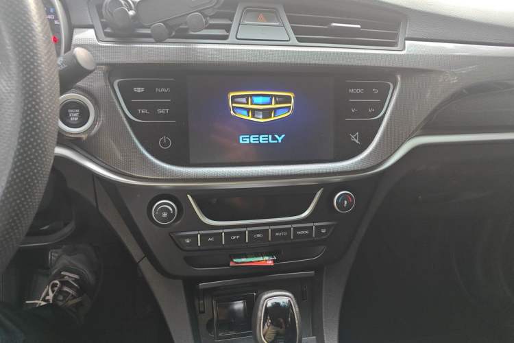 Used Geely Auto Emgrand 2017 Sedan Million Edition 1.5L CVT Upward Connectivity Version Audio And AC Panel