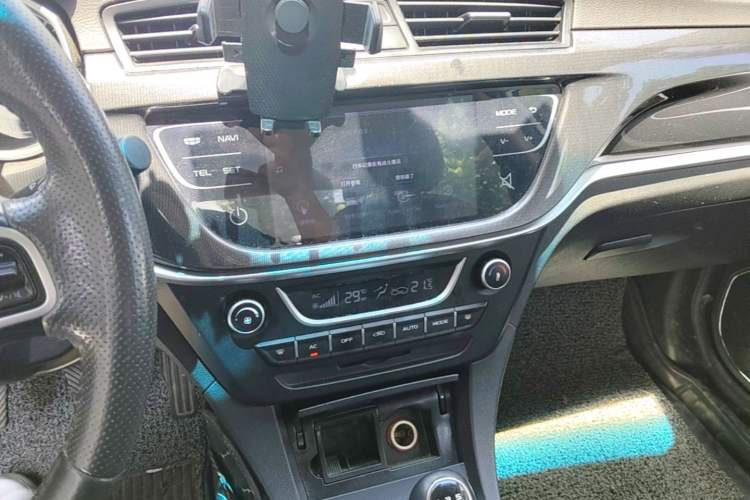 Used Geely Auto Emgrand 2017 Sedan Million Edition 1.5L Manual - Upward Version Audio And AC Panel