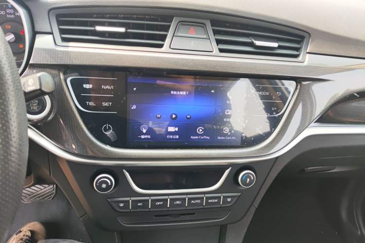 Used Geely Auto Emgrand 2017 Hatchback RS Million Edition 1.5L CVT Upward Version Audio And AC Panel