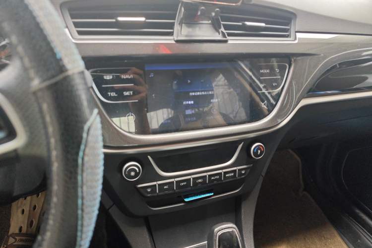 Used Geely Auto Emgrand 2017 Sedan Million Edition 1.5L CVT Upward Version Audio And AC Panel