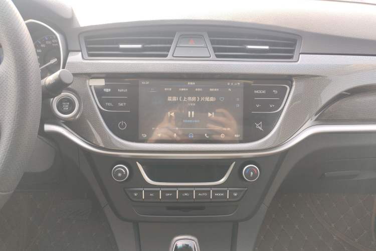 Used Geely Auto Emgrand 2017 Sedan Million Edition 1.5L CVT Upward Connectivity Version Audio And AC Panel
