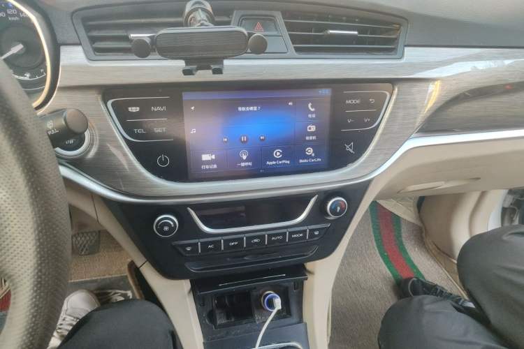 Used Geely Auto Emgrand 2017 Sedan Million Edition 1.5L Manual Luxury Model Audio And AC Panel