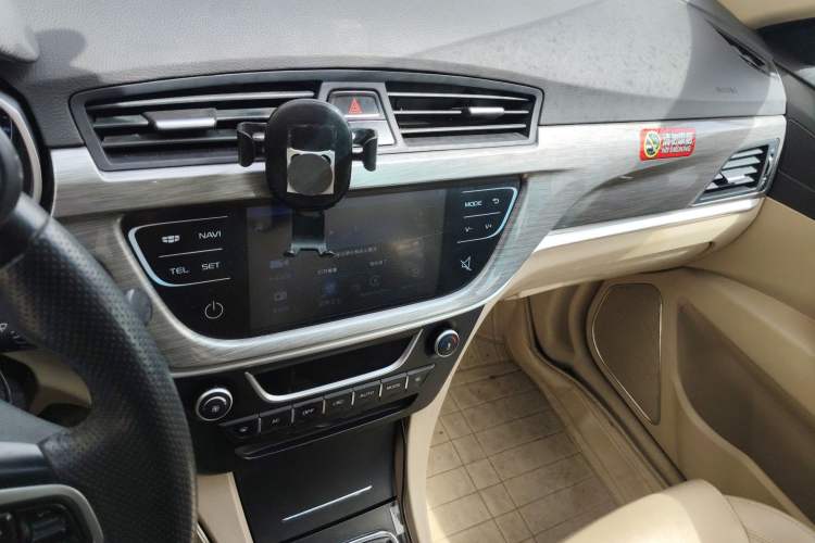 Used Geely Auto Emgrand 2017 Sedan Million Edition 1.5L Manual Luxury Model Audio And AC Panel