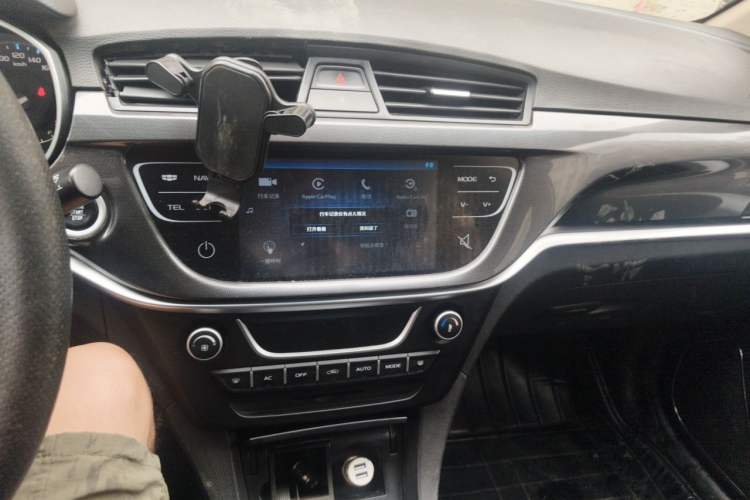 Used Geely Auto Emgrand 2017 Sedan Million Edition 1.5L Manual - Upward Version Audio And AC Panel