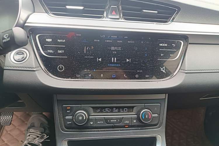 Used Geely Auto Emgrand 2017 Sedan Million Edition 1.5L Manual - Upward Version Audio And AC Panel