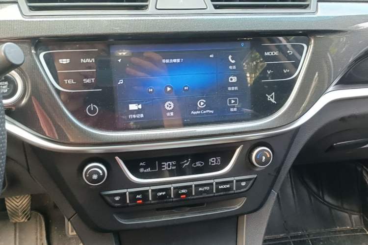 Used Geely Auto Emgrand 2017 Sedan Million Edition 1.5L Manual - Upward Version Audio And AC Panel