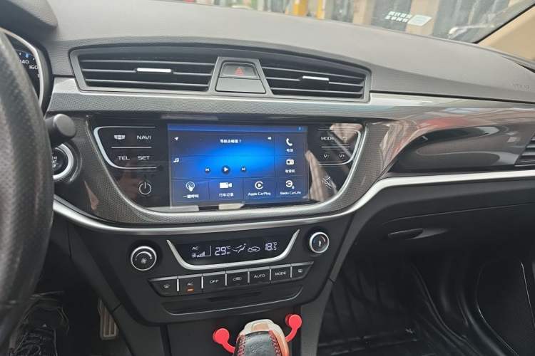 Used Geely Auto Emgrand 2017 Sedan Million Edition 1.5L CVT Upward Version Audio And AC Panel