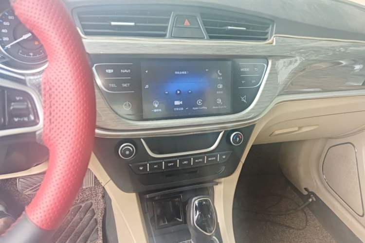 Used Geely Auto Emgrand 2017 Sedan Million Edition 1.5L CVT Luxury Model Audio And AC Panel