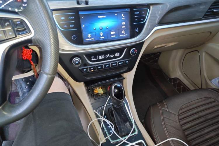 Used Geely Auto Emgrand 2017 Sedan Million Edition 1.5L CVT Luxury Model Audio And AC Panel