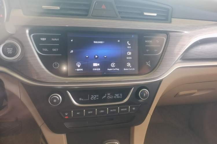 Used Geely Auto Emgrand 2017 Sedan Million Edition 1.5L CVT Luxury Model Audio And AC Panel