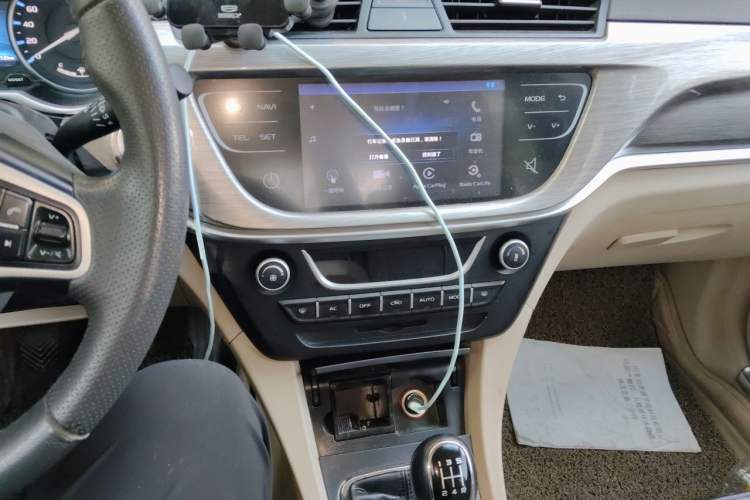 Used Geely Auto Emgrand 2017 Sedan Million Edition 1.5L Manual Luxury Model Audio And AC Panel