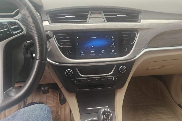 Used Geely Auto Emgrand 2017 Sedan Million Edition 1.5L Manual Luxury Model Audio And AC Panel