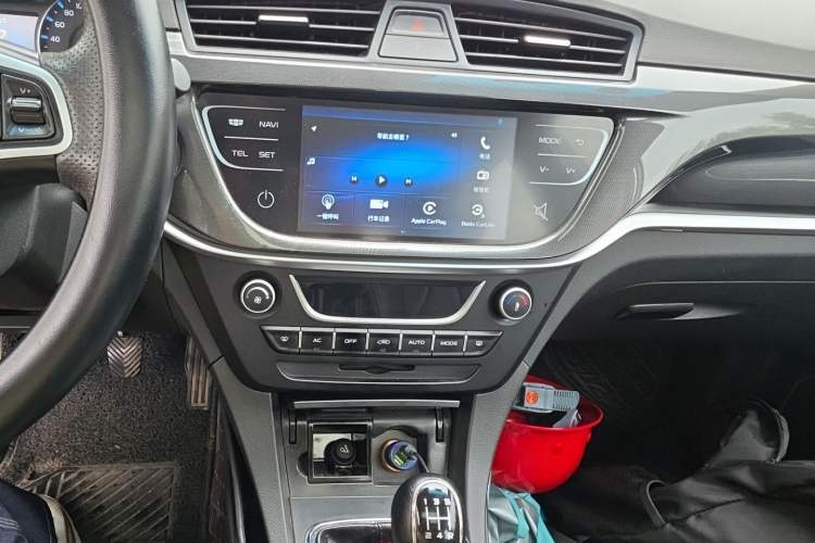 Used Geely Auto Emgrand 2017 Sedan Million Edition 1.5L Manual - Upward Version Audio And AC Panel