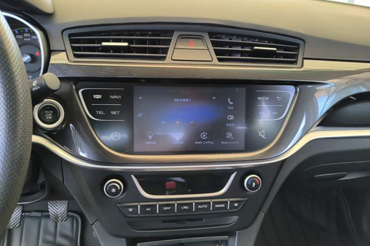 Used Geely Auto Emgrand 2017 Sedan Million Edition 1.5L Manual - Upward Version Audio And AC Panel
