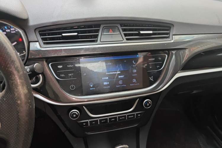 Used Geely Auto Emgrand 2017 Sedan Million Edition 1.5L CVT Upward Version Audio And AC Panel