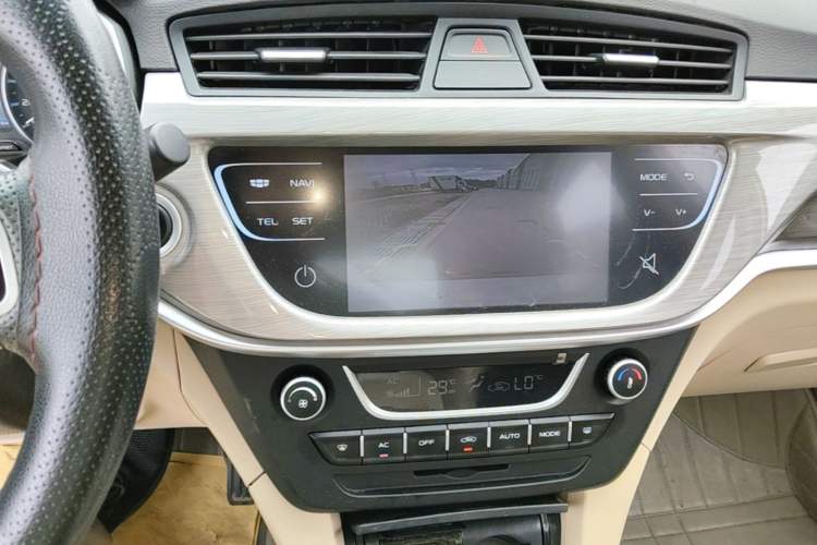 Used Geely Auto Emgrand 2017 Sedan Million Edition 1.5L CVT Luxury Model Audio And AC Panel