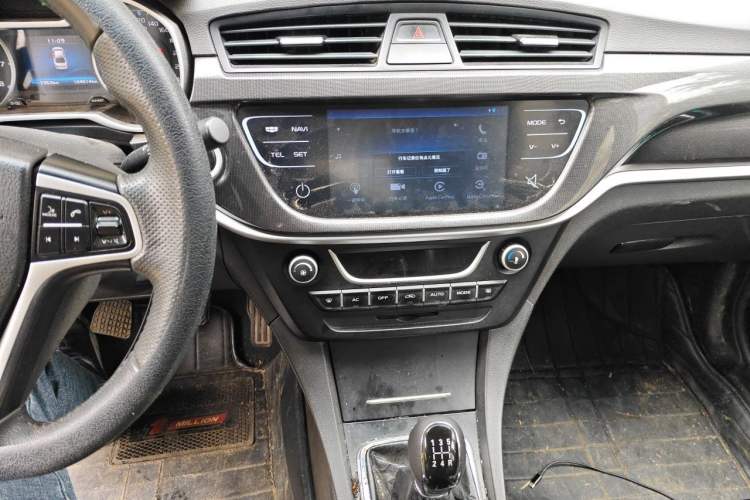 Used Geely Auto Emgrand 2017 Sedan Million Edition 1.5L Manual - Upward Version Audio And AC Panel