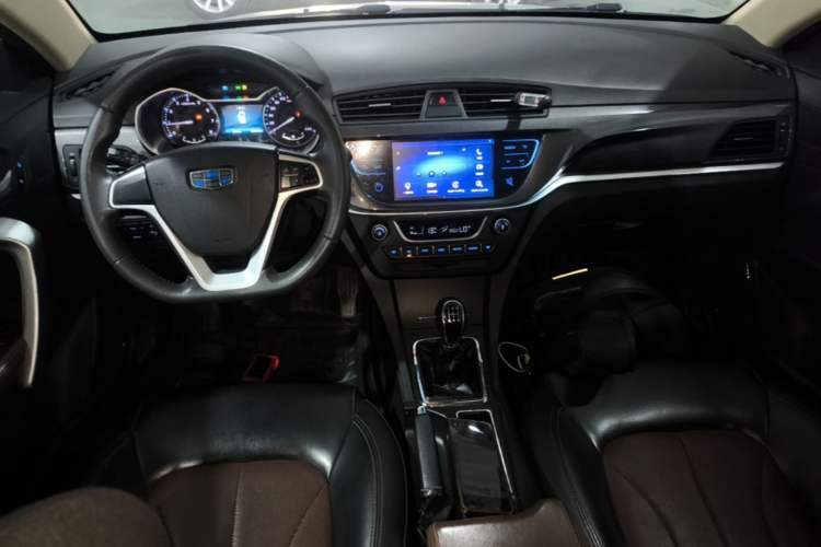 Used Geely Auto Emgrand 2017 Hatchback RS Million Edition 1.5L Manual Upward Version Center Console