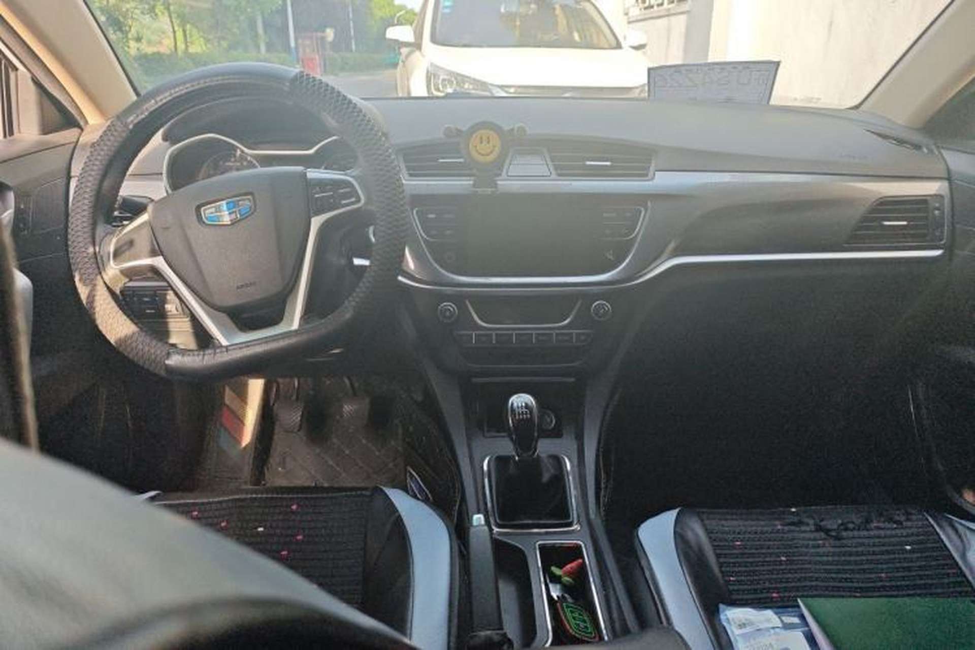 Used Geely Auto Emgrand 2017 Sedan Million Edition 1.3T Manual Top-Grade Version Center Console