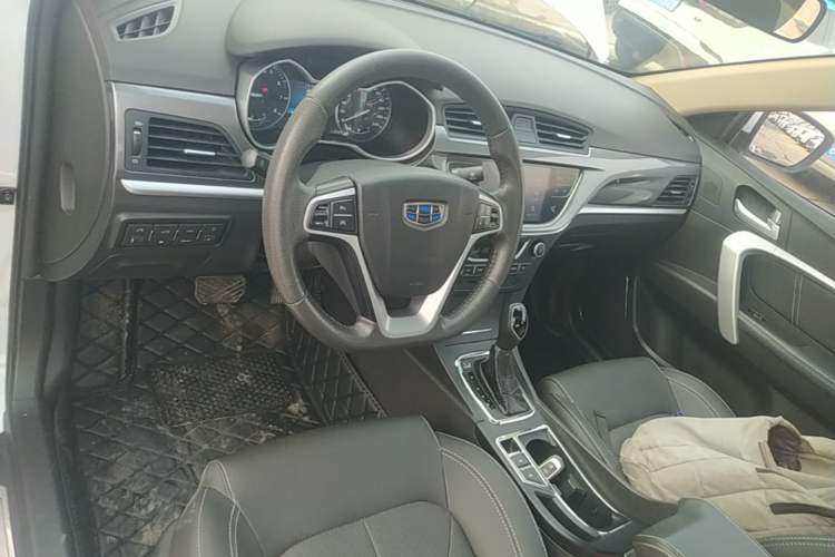 Used Geely Auto Emgrand 2017 Sedan Million Edition 1.5L CVT Upward Connectivity Version Center Console