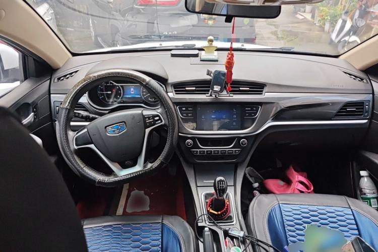 Used Geely Auto Emgrand 2017 Sedan Million Edition 1.5L Manual - Upward Version Center Console