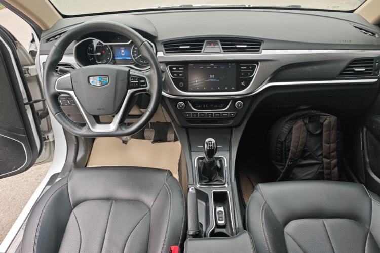 Used Geely Auto Emgrand 2017 Sedan Million Edition 1.5L Manual Upward Connect Version Center Console