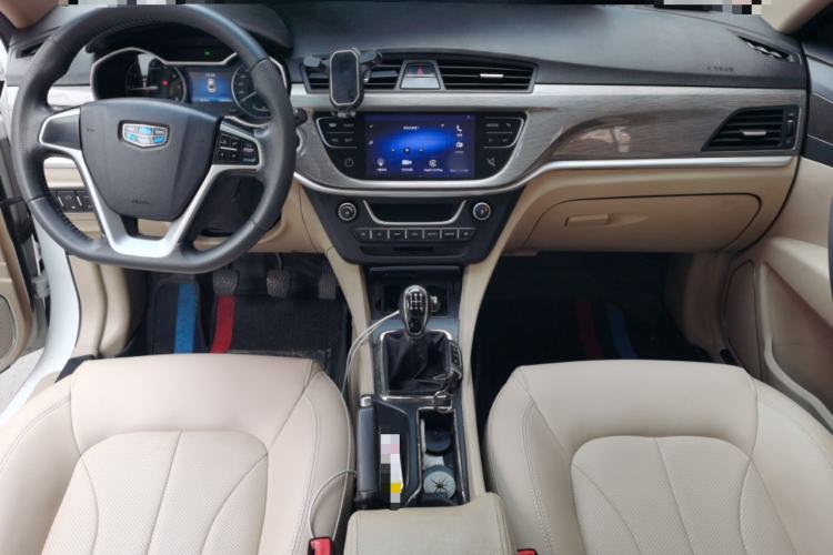 Used Geely Auto Emgrand 2017 Sedan Million Edition 1.5L Manual Luxury Model Center Console