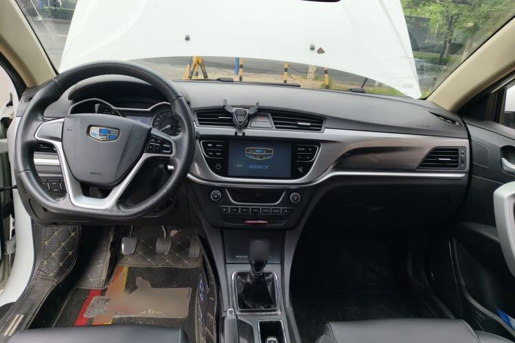 Used Geely Auto Emgrand 2017 Sedan Million Edition 1.5L Manual - Upward Version Center Console