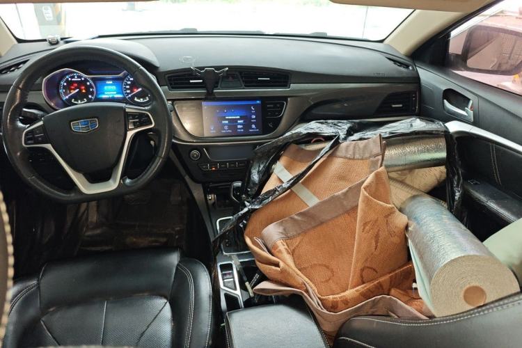 Used Geely Auto Emgrand 2017 Sedan Million Edition 1.5L CVT Upward Version Center Console