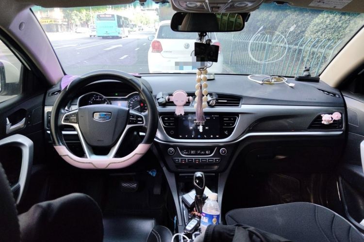 Used Geely Auto Emgrand 2017 Sedan Million Edition 1.5L CVT Upward Connectivity Version Center Console