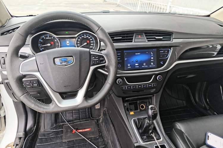 Used Geely Auto Emgrand 2017 Sedan Million Edition 1.5L Manual - Upward Version Center Console