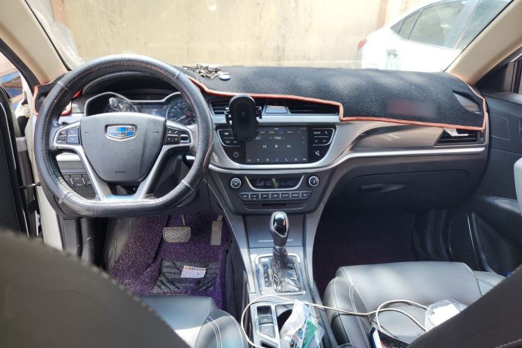 Used Geely Auto Emgrand 2017 Sedan Million Edition 1.5L CVT Upward Version Center Console