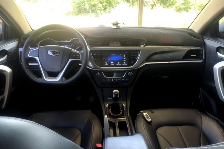 Used Geely Auto Emgrand 2017 Sedan Million Edition 1.5L Manual - Upward Version Center Console
