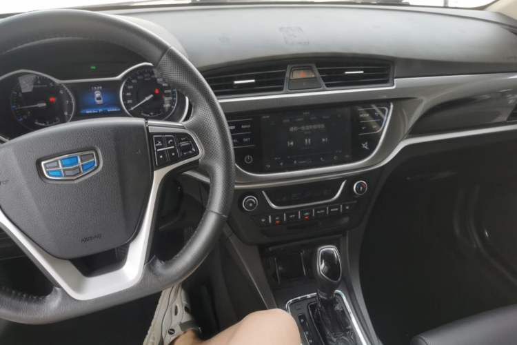 Used Geely Auto Emgrand 2017 Sedan Million Edition 1.5L CVT Upward Version Center Console