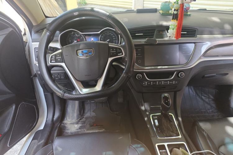 Used Geely Auto Emgrand 2017 Sedan Million Edition 1.5L CVT Upward Version Center Console