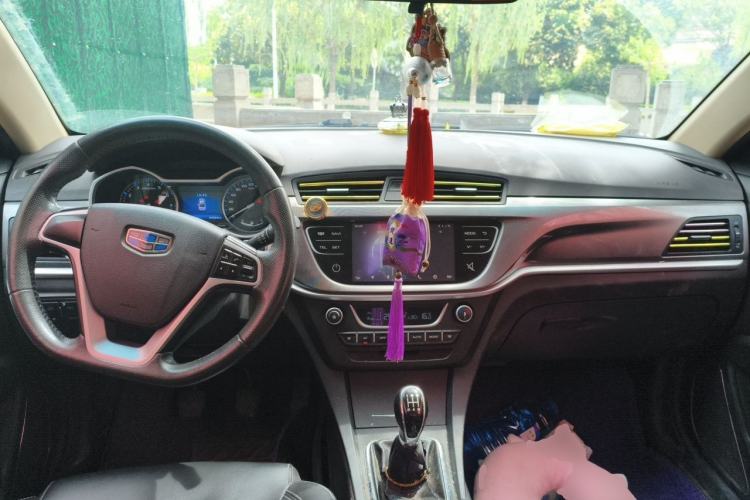 Used Geely Auto Emgrand 2017 Sedan Million Edition 1.5L Manual Upward Connect Version Center Console