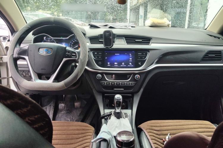 Used Geely Auto Emgrand 2017 Sedan Million Edition 1.5L Manual - Upward Version Center Console