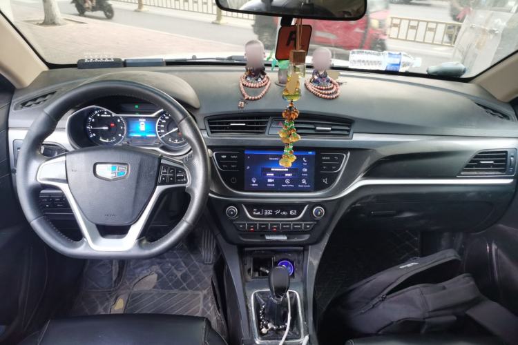Used Geely Auto Emgrand 2017 Hatchback RS Million Edition 1.5L Manual Upward Version Center Console