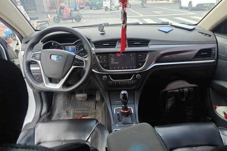 Used Geely Auto Emgrand 2017 Sedan Million Edition 1.5L CVT Upward Version Center Console