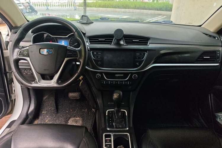 Used Geely Auto Emgrand 2017 Hatchback RS Million Edition 1.5L CVT Upward Version Center Console