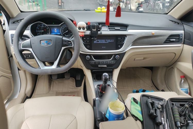 Used Geely Auto Emgrand 2017 Sedan Million Edition 1.5L Manual Luxury Model Center Console