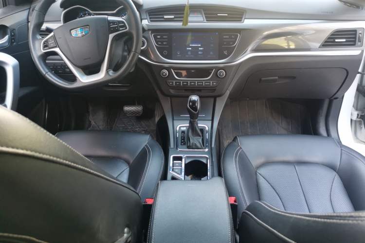 Used Geely Auto Emgrand 2017 Sedan Million Edition 1.5L CVT Upward Version Center Console