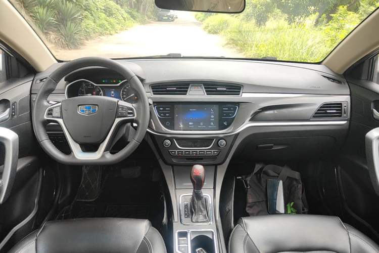 Used Geely Auto Emgrand 2017 Sedan Million Edition 1.5L CVT Upward Version Center Console