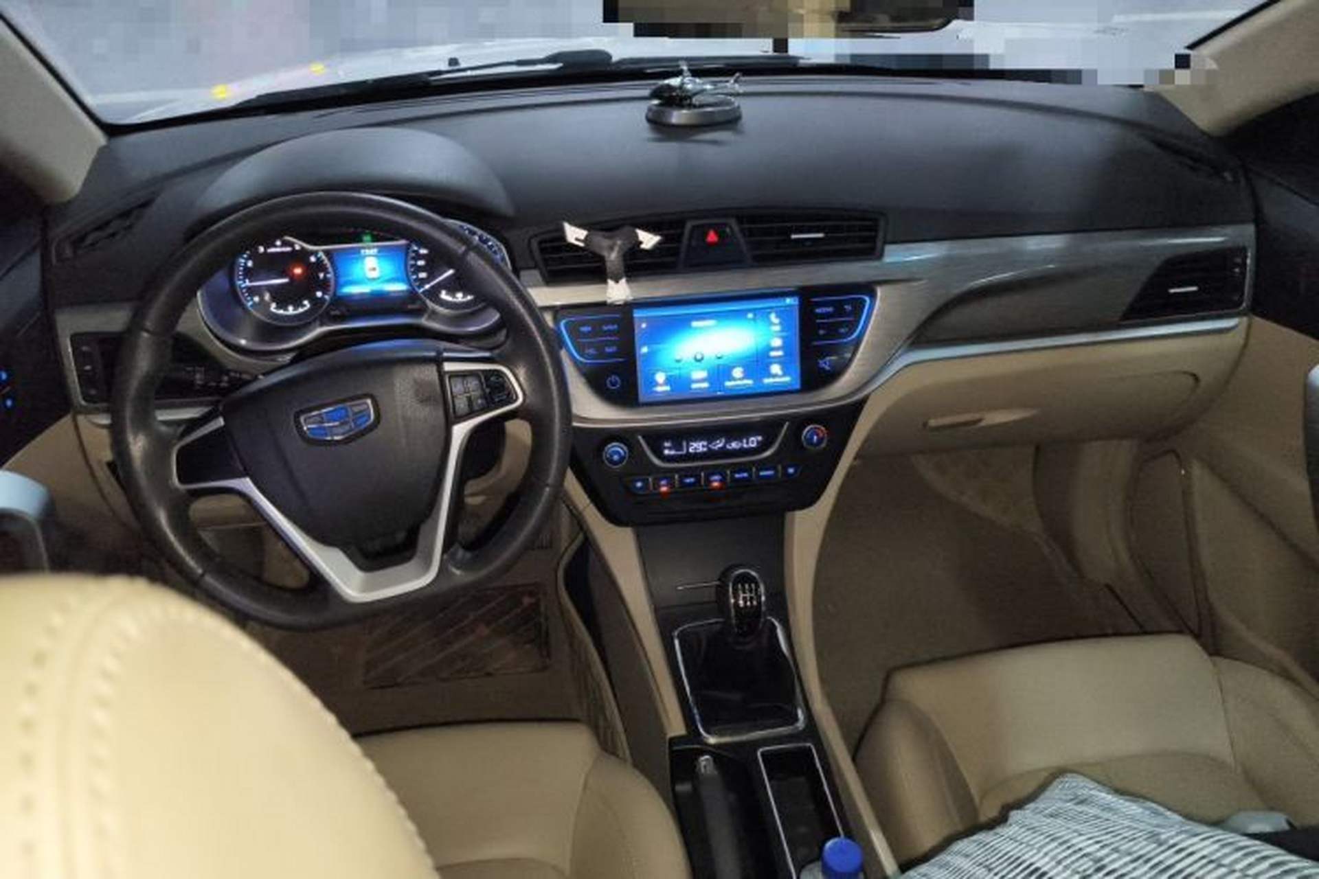 Used Geely Auto Emgrand 2017 Sedan Million Edition 1.5L Manual Luxury Model Center Console