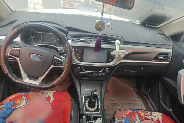 Used Geely Auto Emgrand 2017 Sedan Million Edition 1.5L Manual Upward Connect Version Center Console
