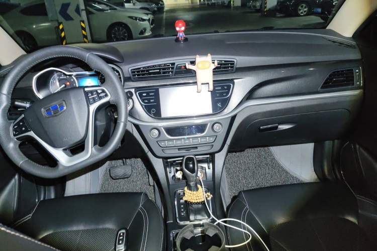 Used Geely Auto Emgrand 2017 Sedan Million Edition 1.5L CVT Upward Version Center Console
