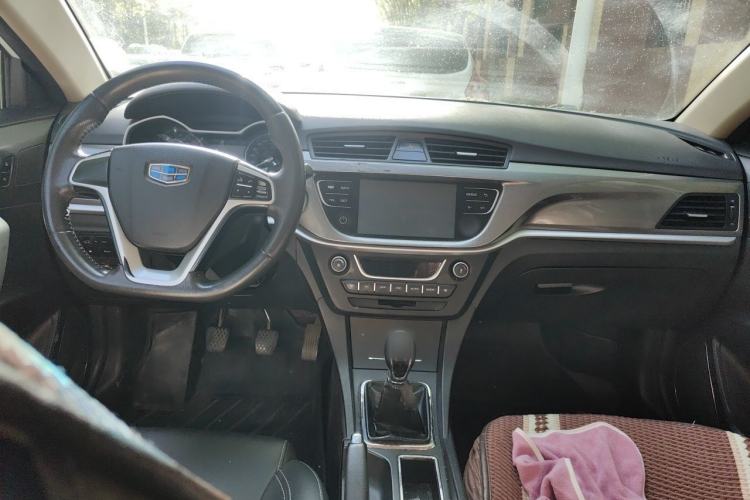 Used Geely Auto Emgrand 2017 Sedan Million Edition 1.5L Manual Upward Connect Version Center Console