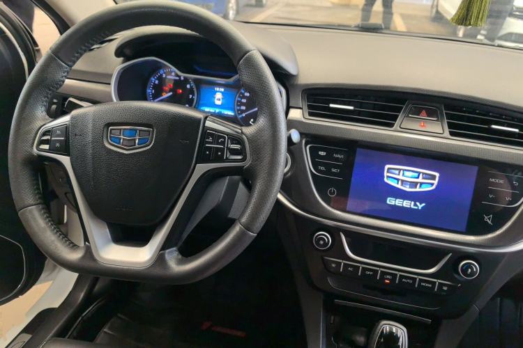 Used Geely Auto Emgrand 2017 Sedan Million Edition 1.5L CVT Upward Version Center Console