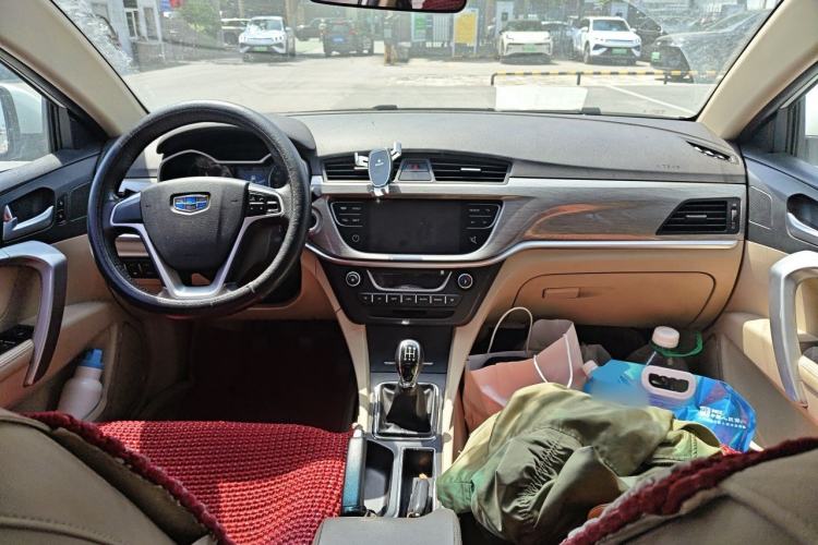Used Geely Auto Emgrand 2017 Sedan Million Edition 1.5L Manual Luxury Model Center Console